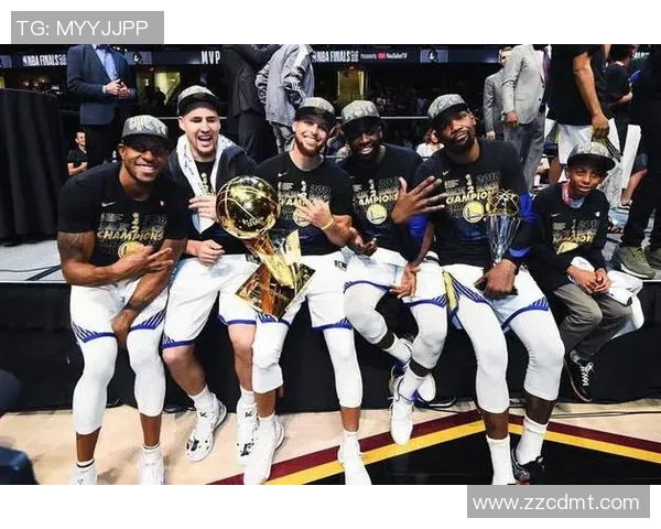 勇士与开拓者激战正酣比分胶着精彩瞬间回顾与分析 勇士与开拓者激战正酣比分胶着精彩瞬间回顾与分析